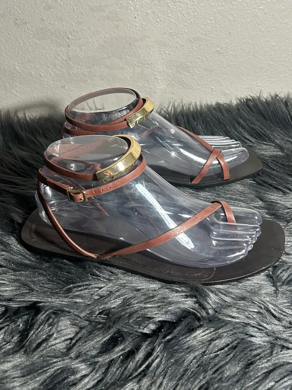 Madewell The Vira Bangle Ankle-Wrap Sandal in Leather Leather Ankle-Strap Flat 8 - Image 8