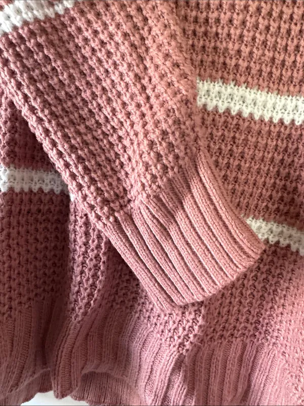 SO Waffle-Knit Mauve Pink Crewneck with White Stripes / D4 - Image 5