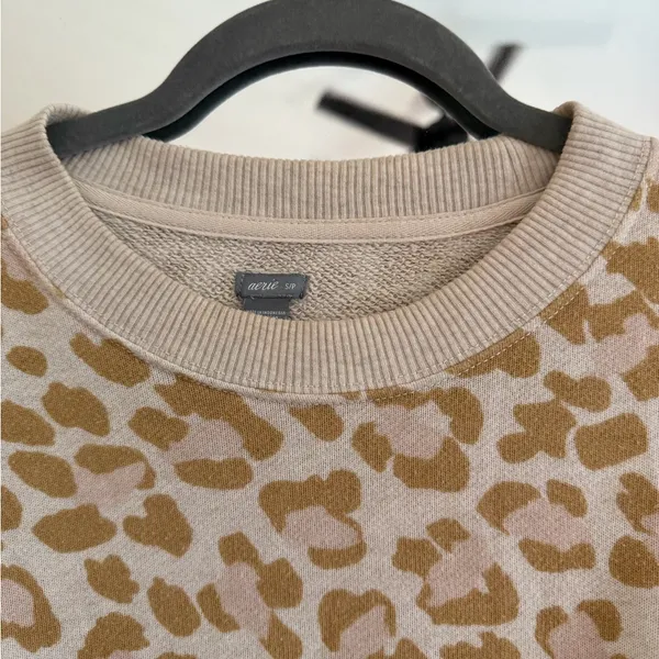 Aerie Tan and Cream Leopard Print Sweater - Image 5