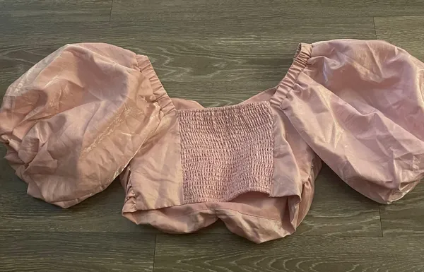 Revolve NWOT Boutique metallic puff sleeve ruched pink sweetheart crop top. Size Medium - Image 5