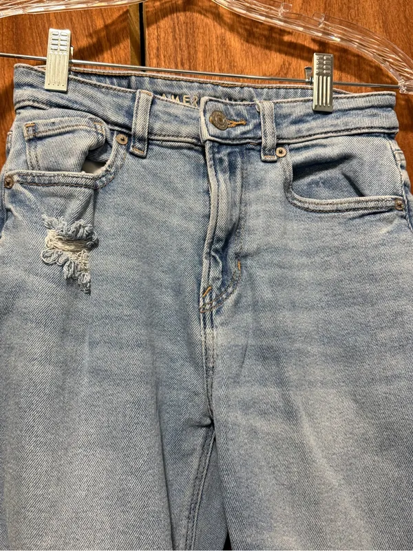 American Eagle Outfitters White Denim Label Detail - Image 2