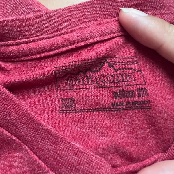 Patagonia XS slim‎ fit tee - Image 5