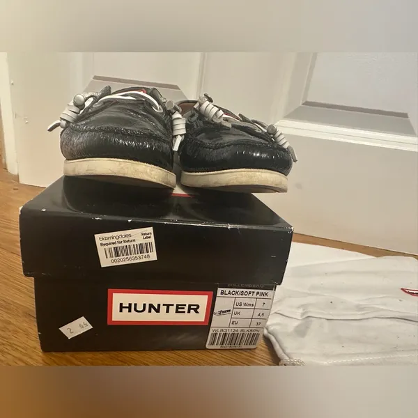 Hunter Willemberg Boat Shoes Black Patent and Soft Pink 7.5 - Image 4
