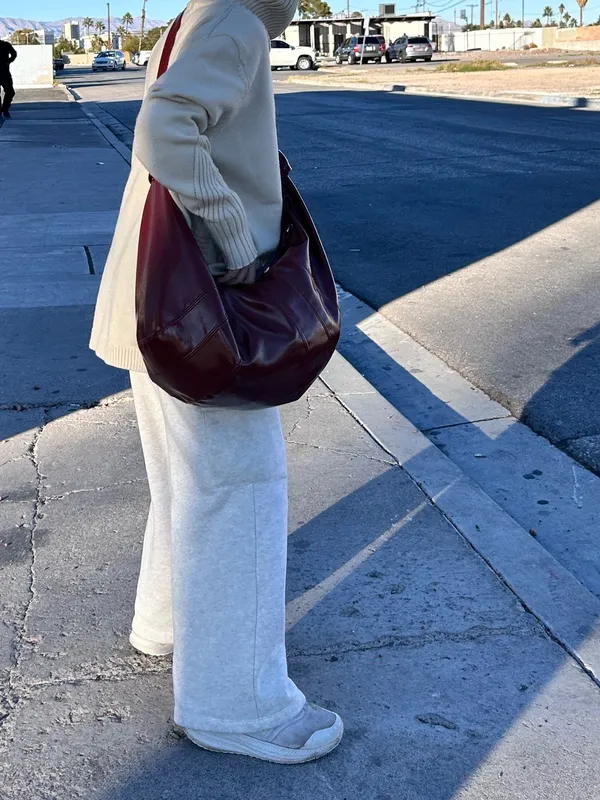 Croissant shaped crossbody bag - Image 9