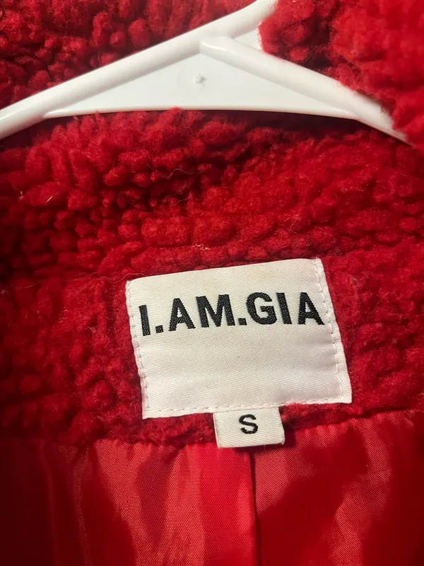 I am Gia Coat - Image 4