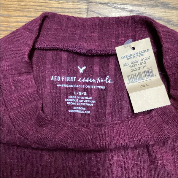 American Eagle chic ribbed high neck sleeveless sweater Burgundy size Large - Image 4