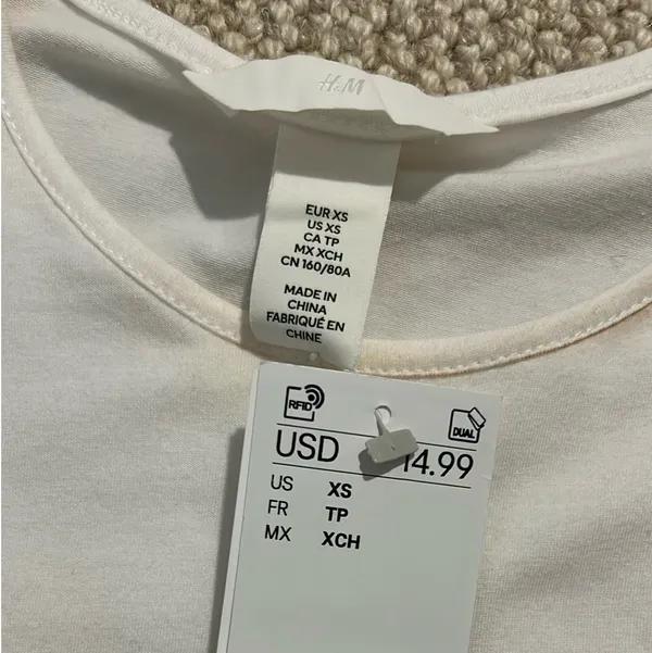 H&M white puff sleeve top - Image 2