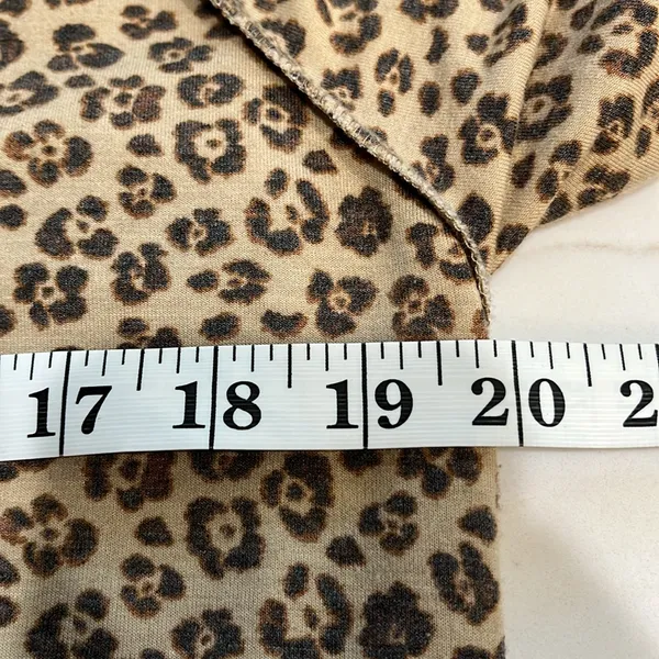 Leopard 🐆 print long sleeve top. - Image 3