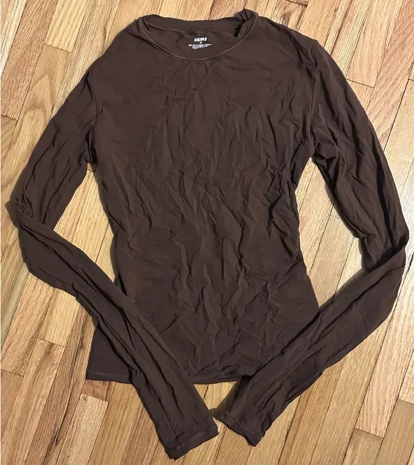 NWOT Skims Fits Everybody Long Sleeve T-Shirt in Cocoa - Image 3