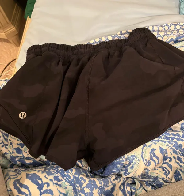 Lululemon Hotty Hot Short 2.5” - Image 2