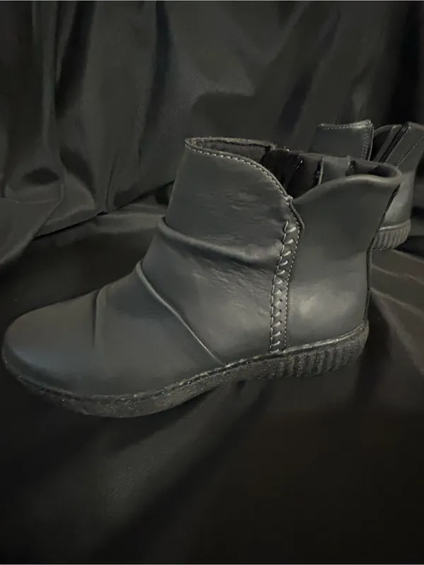 Clark’s Women’s Black Ankle Boots with Side Zip SZ 8 - Image 3