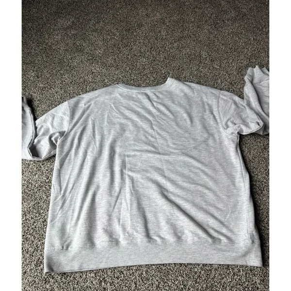 Feeling Festive Women's Gray "Sports Mom" Sweatshirt Size XL - Image 8