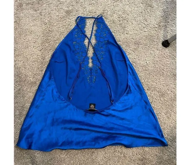 Victoria's Secret Women’s Satin & Lace Blue Top. Size medium - Image 5