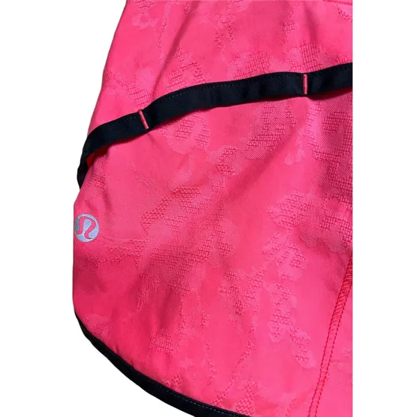 LULULEMON Run Speed Up Short 2.5" Patterned Pink‎ Flash/Deep Coal Size 8 - Image 4