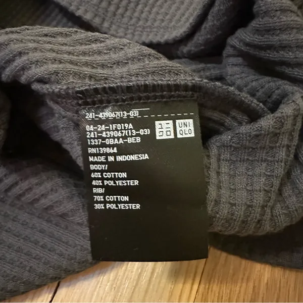 Uniqlo Gray Ribbed Crew Neck Top - Image 4