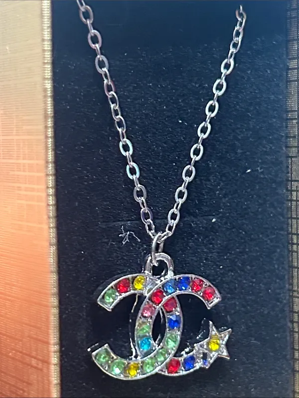 Multicolor Crystal Interlocking Pendant Necklace NEW Red - Image 2