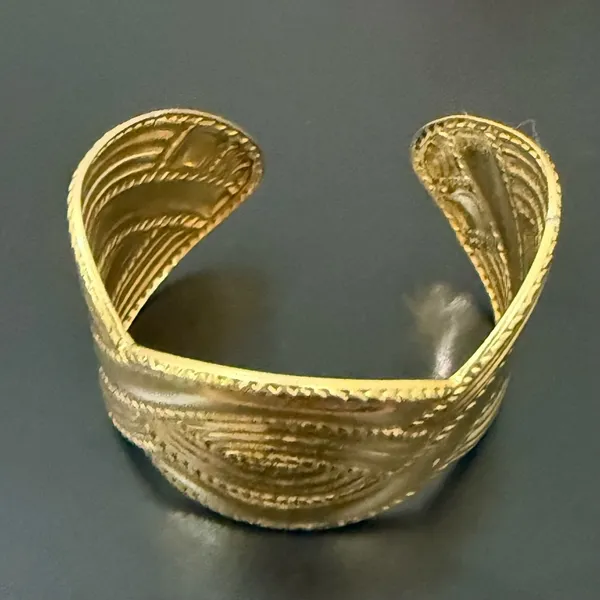 Vintage AVON Moroccan Weave Wide Cuff Chunky Statement Gold Tone Bangle Bracelet - Image 6
