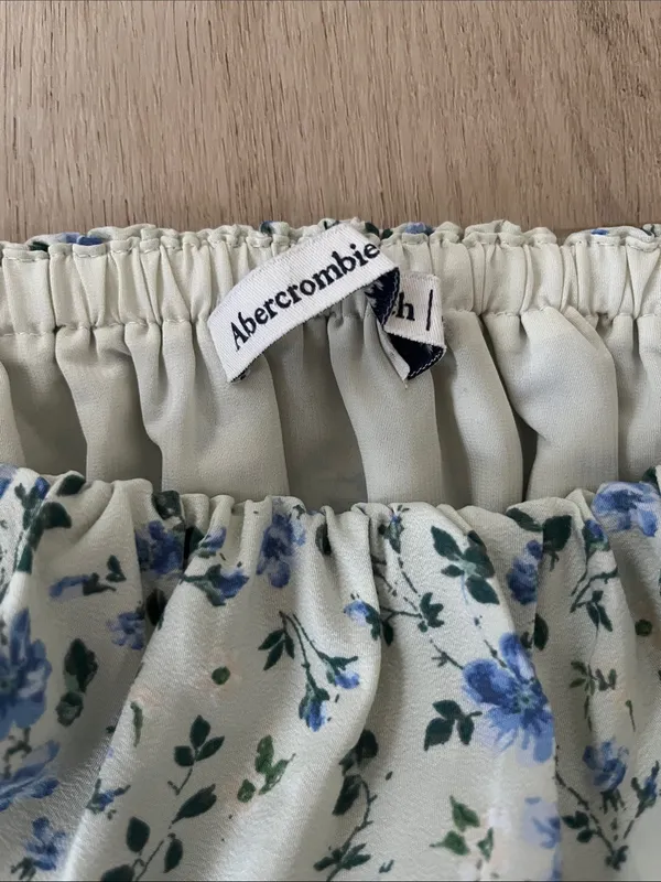 Abercrombie & Fitch Off-the-Shoulder Floral Puff Sleeve Smocked Crop Top Small - Image 5