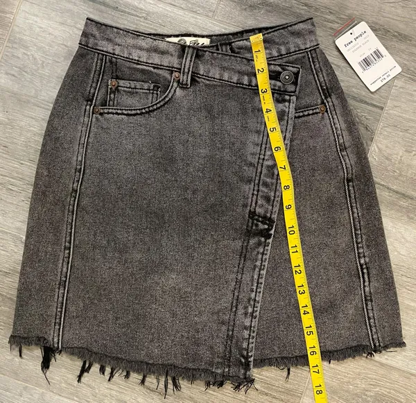 Free People NWT sulphor black skirt size 24 - Image 6