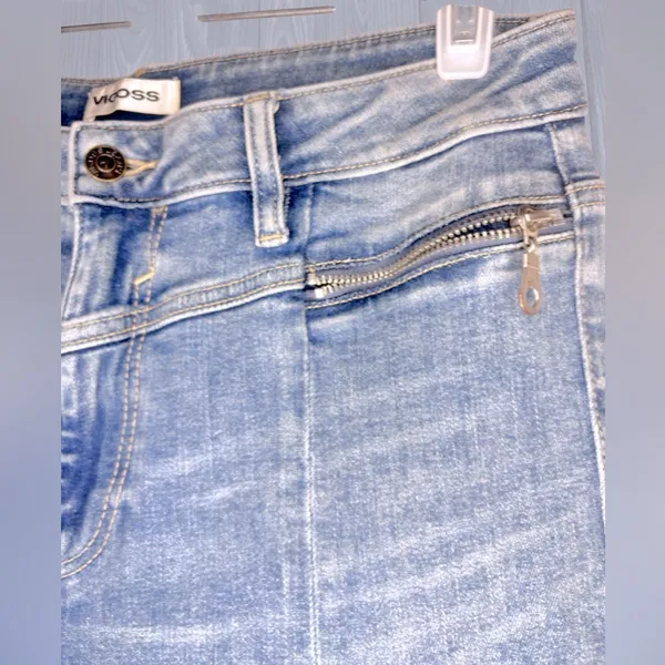 VIGOSS Women’s Straight Leg Light Wash Jeans - Image 2
