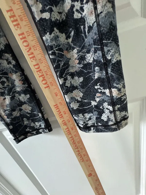 Lululemon Speed Up High-Rise Crop Leggings with Pockets in Spring Bloom Multi - Image 3