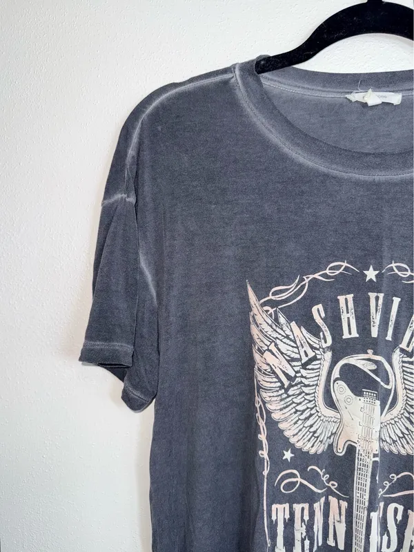 Maurices Nashville TN Wings Graphic Tee Dark Gray Relaxed Fit - Image 4