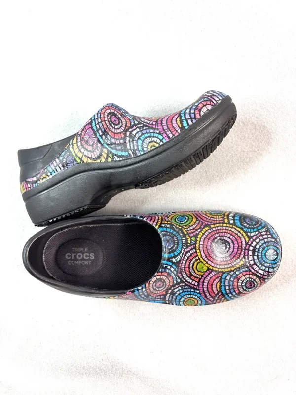 CROCS Triple Comfort 7 Women's Multicolor Circular Artistic Pattern Slip-On Clog - Image 4