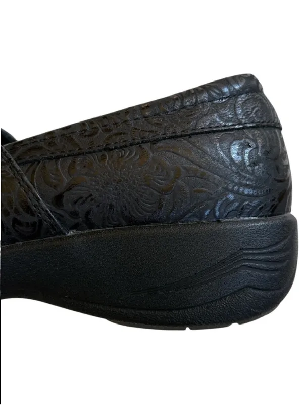 EUC Dansko Leather Embossed clogs Black Size 8 - Image 5