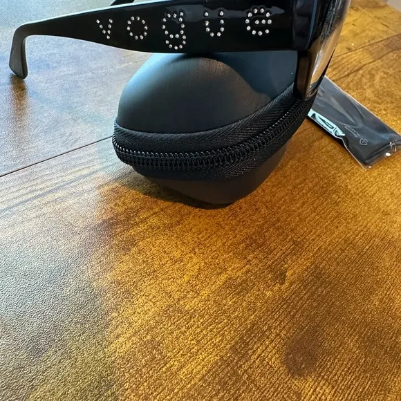 Vogue Classic Black unisex glasses to add prescription - Image 4