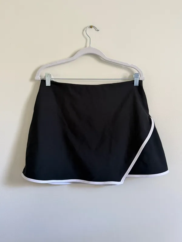 Abercrombie & Fitch YPB SculptLux Mini Skirt Size Large - Image 2