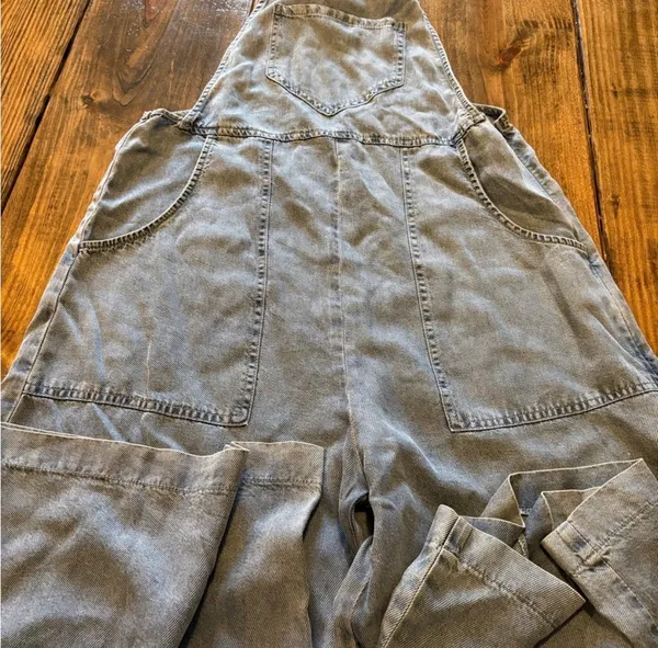 En Crême Light Wash Oversized Overalls - Image 2