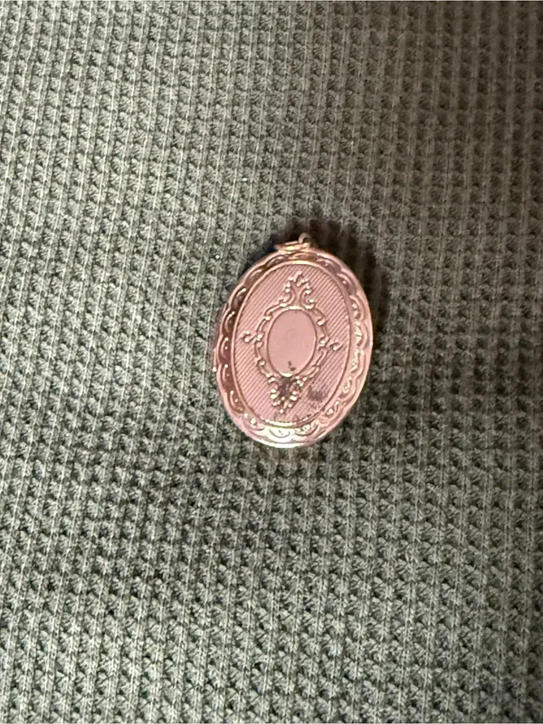 Vintage Rose Gold Oval Locket Pendant - Women's Jewelry - Image 2