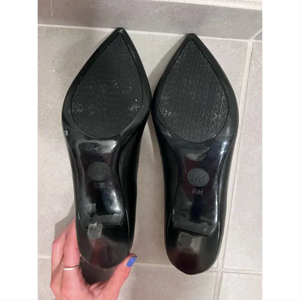 Michael Kors Black Leather Pointed-Toe Pumps - Image 8