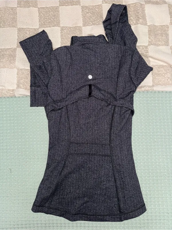 Lululemon Define Jacket
Heathered Herringbone Heathered Black Black size 6 - Image 5