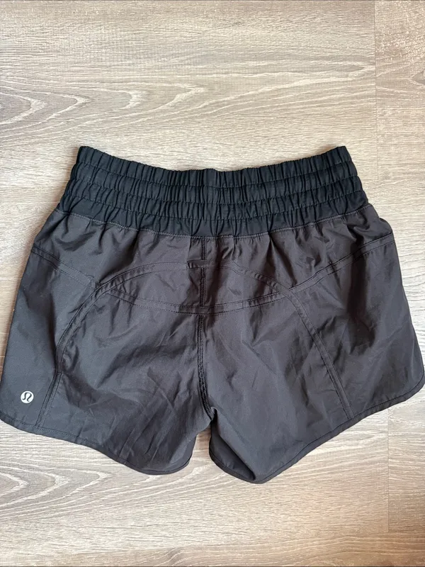 Lululemon Tracker Short II *2-way Stretch
Black 8 - Image 3