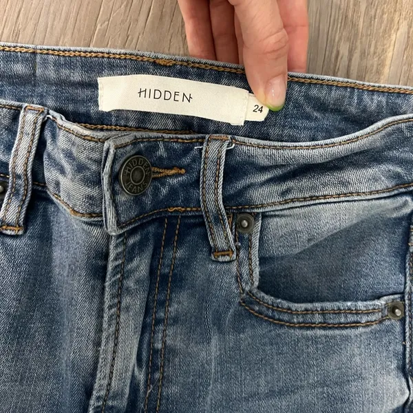 Hidden Jeans Happi Mid Rise two tone flare jeans! - Image 3