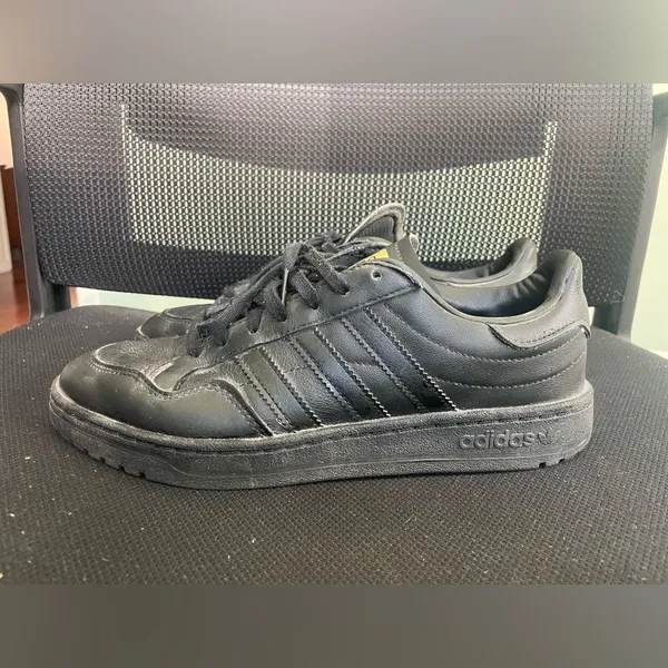 Adidas Black on Black Team Court Sneaker Mens 7/ Womens 9 - Image 5