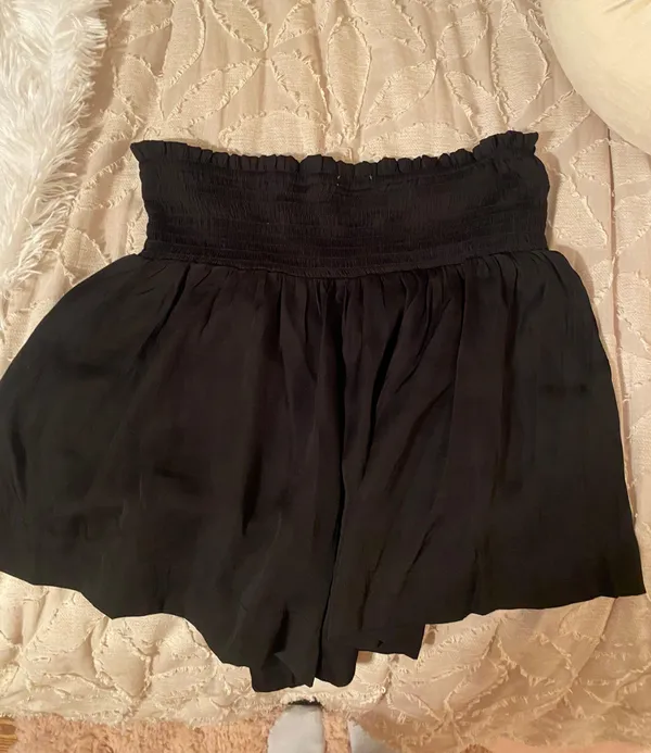 Boutique Shorts Size M - Image 2