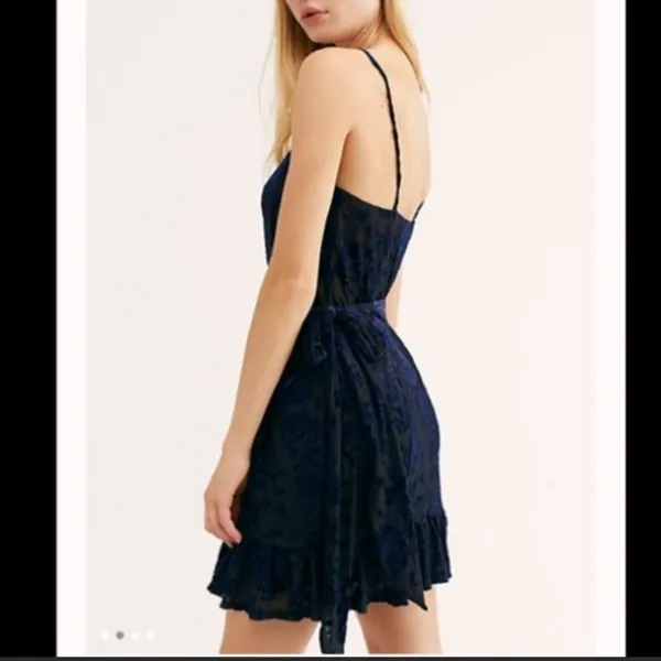 Free People Olivia Black and Blue Velvet Burnout Dress Size Large - Image 4