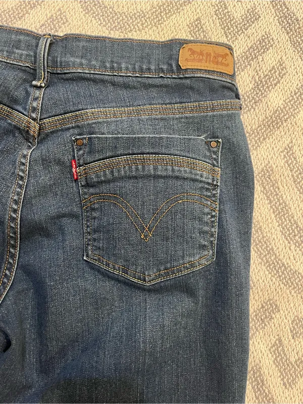 LEVI’S Women’s Blue Denim Jean Capri Pants 6/28 - Image 3