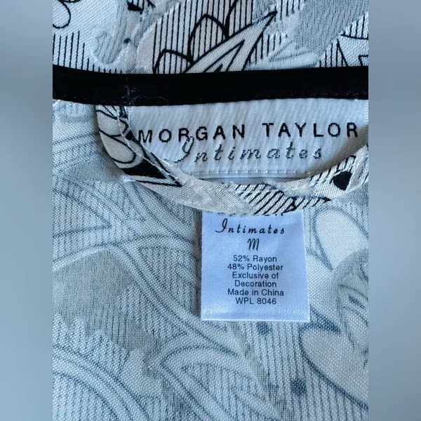 Morgan Taylor Intimates Black and White Paisley Robe Size M Midi Length Tie Belt - Image 9