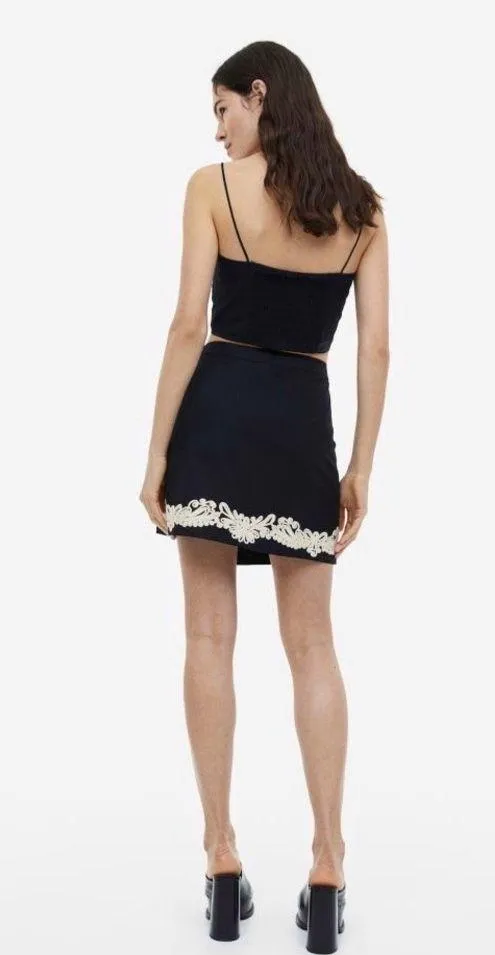 NWT H&M Appliquéd A-Line Skirt in Black | Size 4 - Image 6