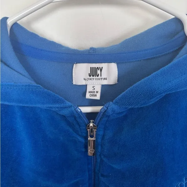 Juicy Couture Blue Velour 90s Y2K‎ Cropped Zip Up Track Suit Top Size Small. - Image 3