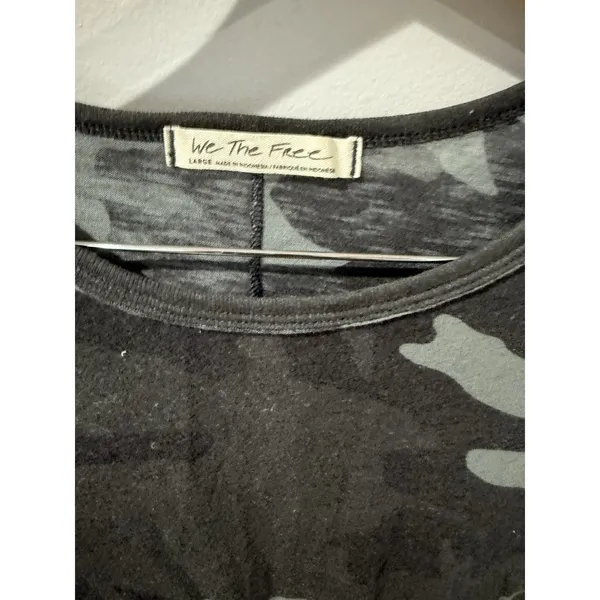 Free People "Clare" Lightweight Camo Tee‎ Sz L - Image 3