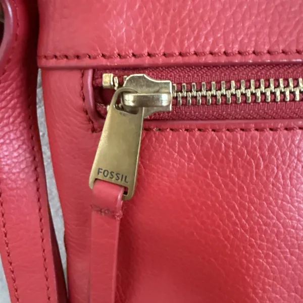FOSSIL Red Pebble Leather Messenger Medium Crossbody/Shoulder Bag Key Charm - Image 5