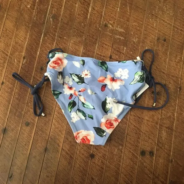 Cupshe NWT blue floral S bikini bottoms - Image 2