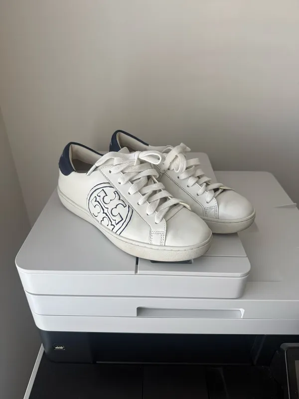 Tory Burch White Leather Sneakers with Navy Heel Accent 6M - Image 3