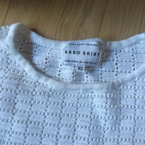 Sabo Skirt White Textured Knit Top - Image 2