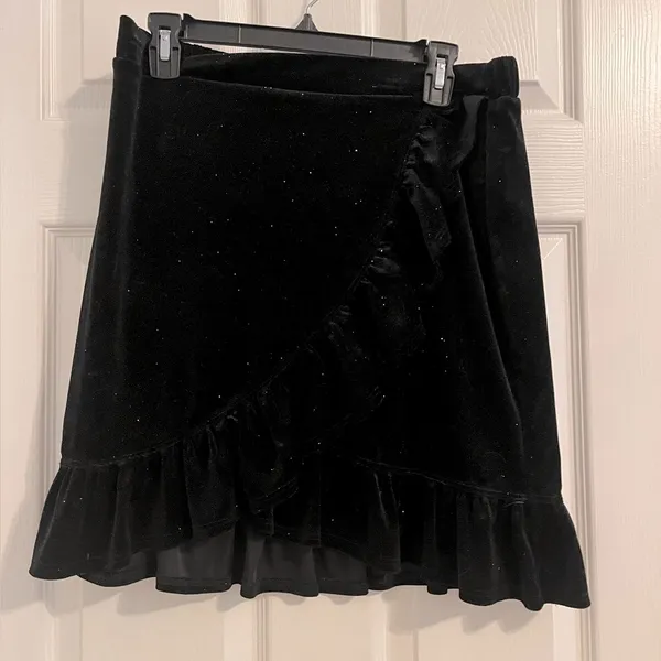 NWT H&M Black Glittery Velvet Ruffle Skirt Size Large NYE‎ Holiday Party - Image 2