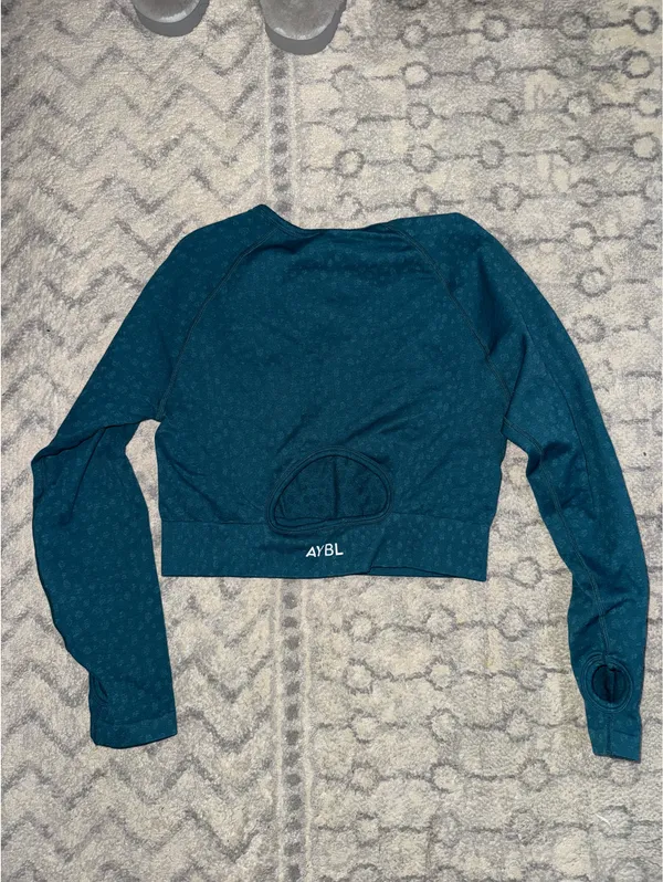 AYBL Seamless Long Sleeve Crop Top - Image 2